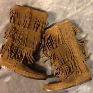 Minnetonka Fringe Boots❤️